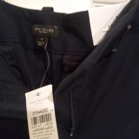 NWTs, navy Ann Taylor shorts - Picture 2 of 2